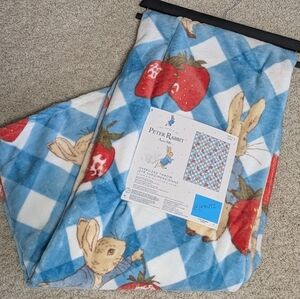 Beatrix Potter Peter Rabbit Strawberry Gingham Design Oversized Plush Throw 🍓